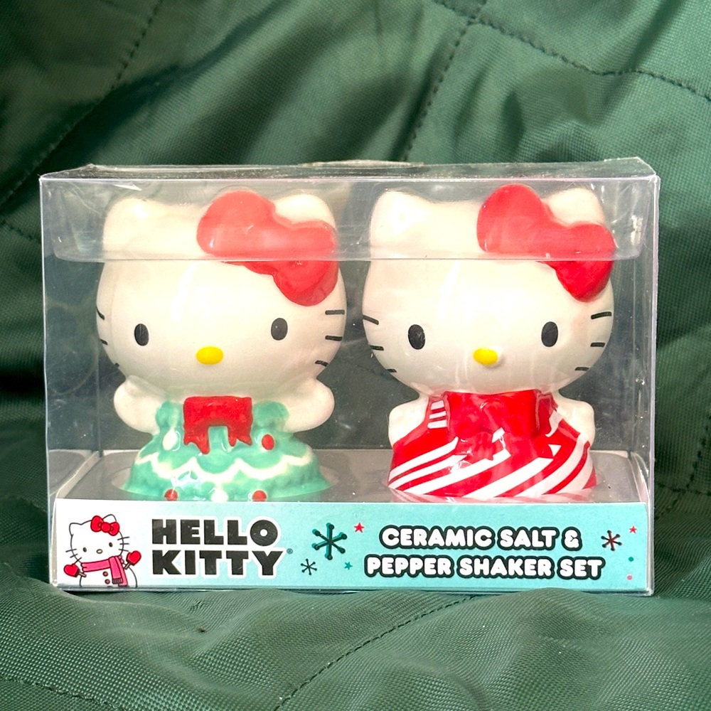 Hello Kitty Ceramic Salt & Pepper Shaker Set.